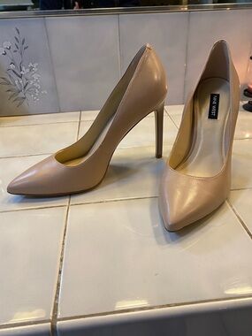 Nine West Tatiana Beige Pumps size 9